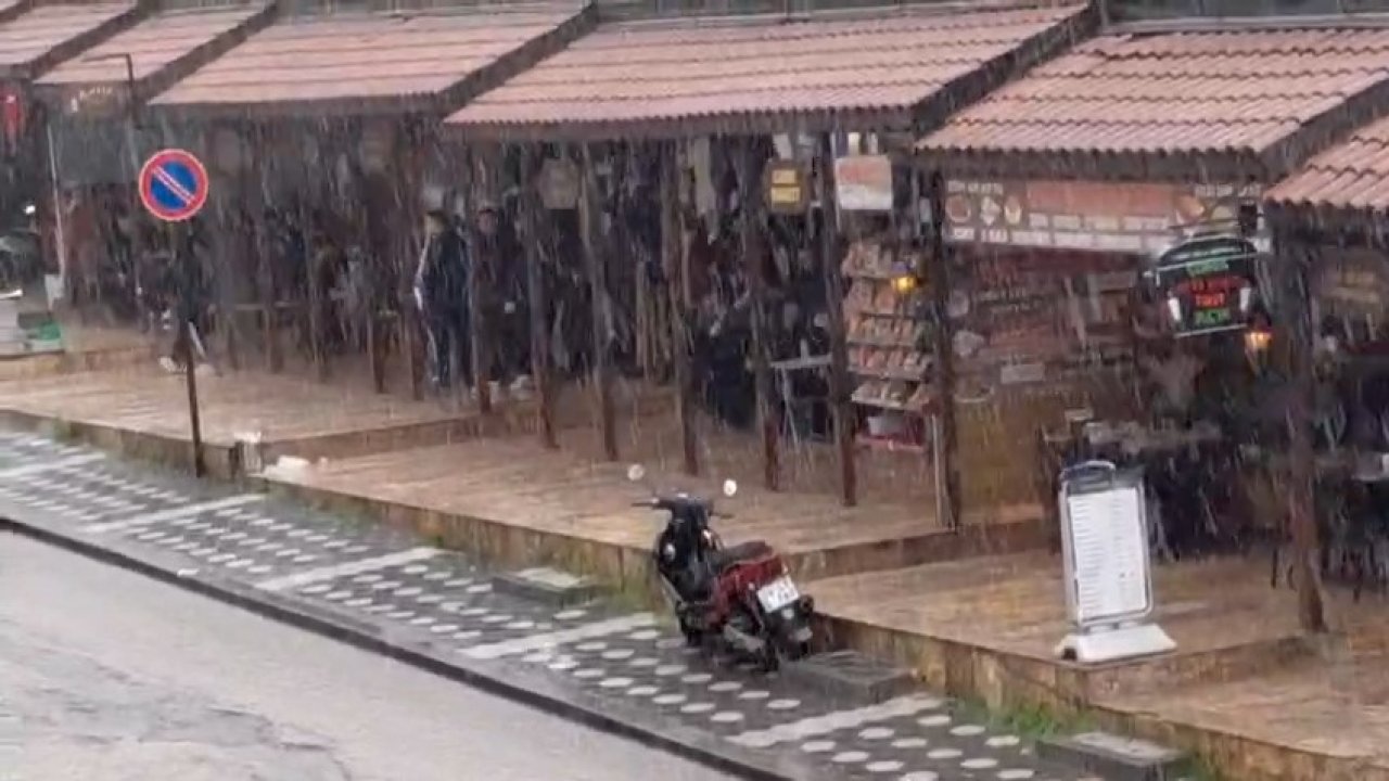 Bolu’da sağanak yağış hayatı olumsuz etkiledi