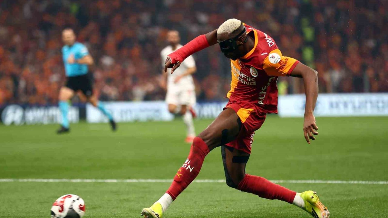 Victor Osimhen cezalı duruma düştü