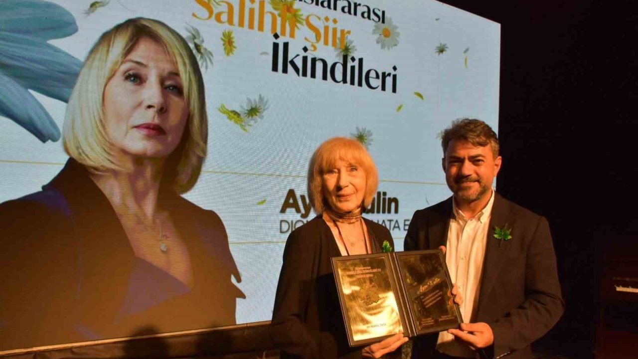 Şiirin kalbi Manisa’da attı