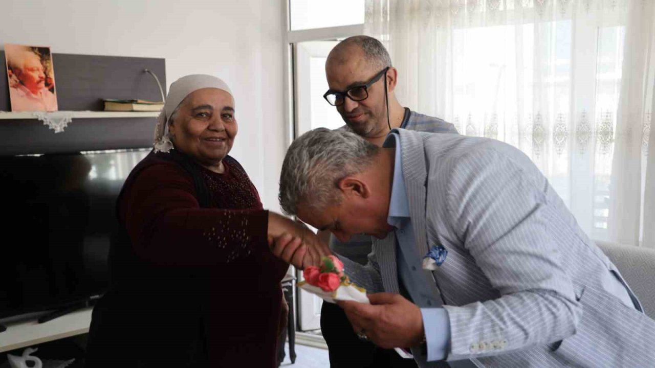 Otizmli ve engelli bireylerin annelerine Anneler Günü ziyareti
