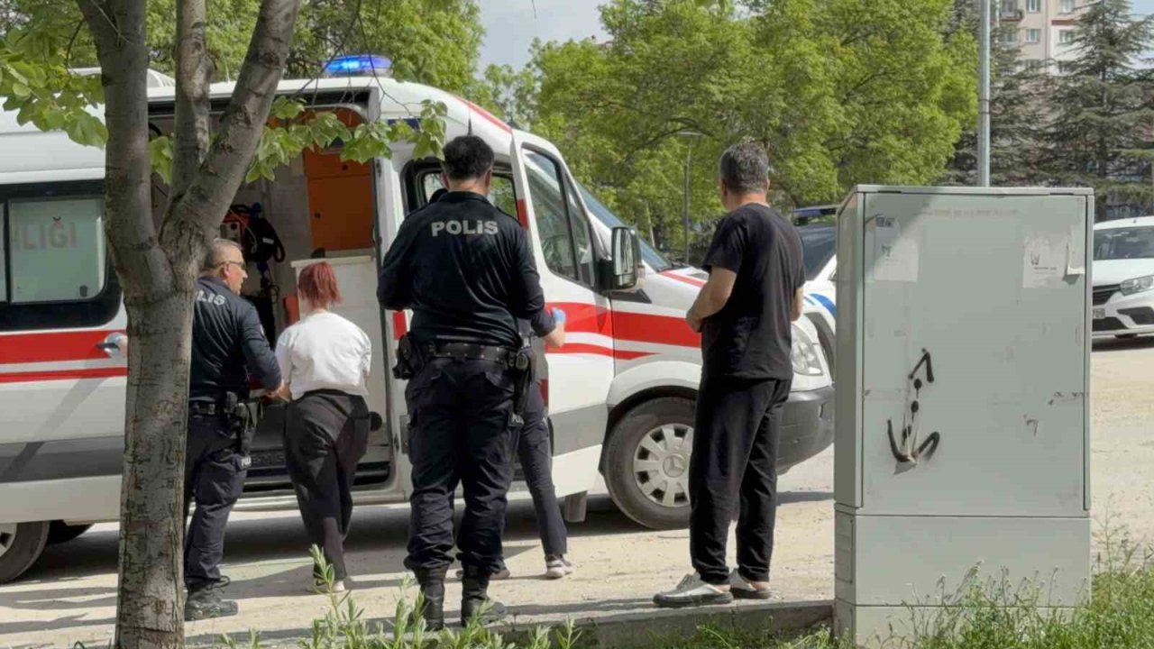 ’Erkek arkadaş’ kavgasında 3 kız bıçakla yaralandı