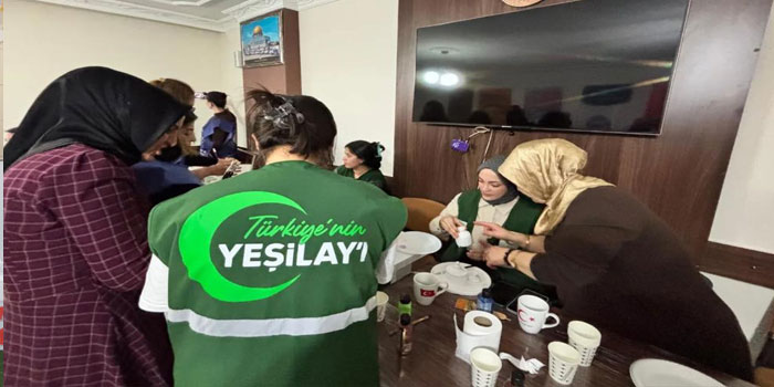 Kars’ta Yeşilay gönüllülerinden renkli atölye etkinliği
