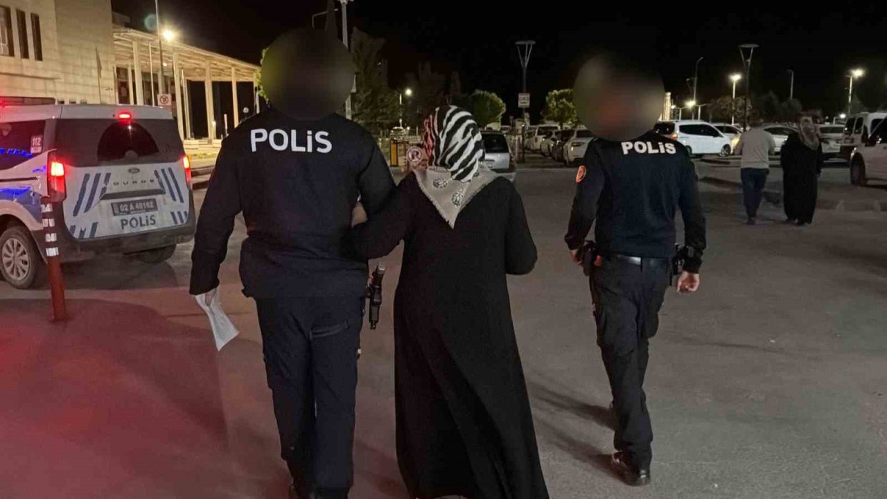 Anneler Günü’nde 80 yaşındaki annesini darp etti