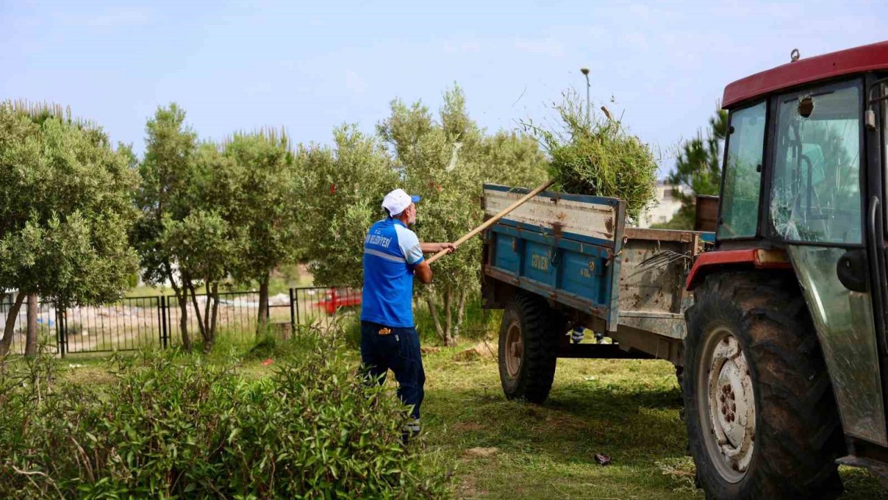Didim Belediyesi’nden okullarda ot biçme ve çevre düzenleme çalışması