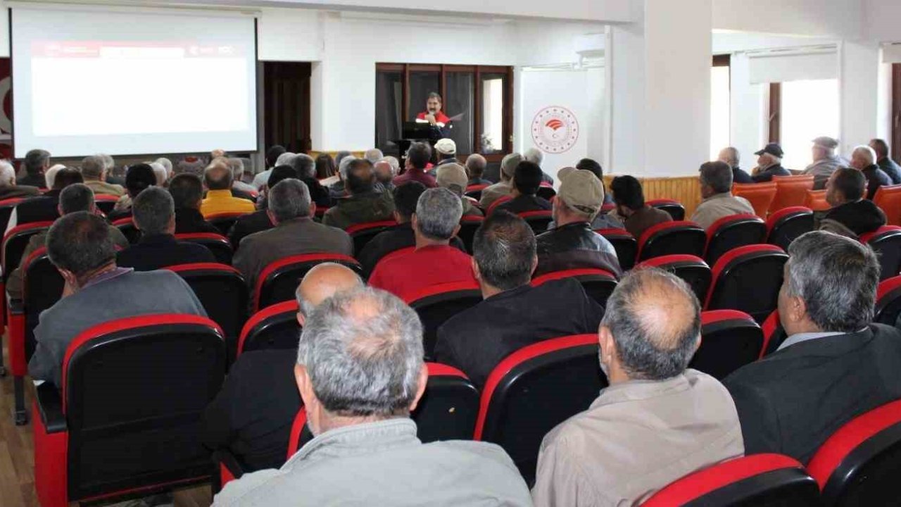 Tercan’da kırsal kalkınma ve bireysel sulama destekleri toplantısı düzenlendi