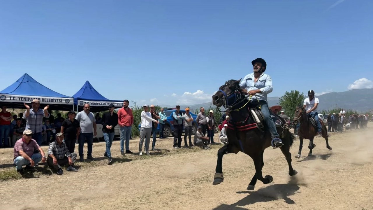 Yenipazar’da rahvan atlar kıyasıya yarıştı