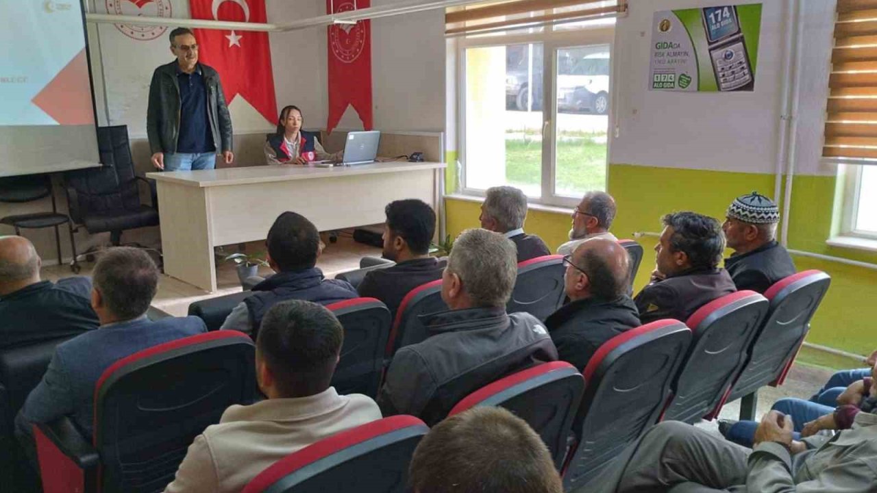 Altıntaş’ta üreticilere "Yetkilendirilmiş Uygulayıcı Belgesi" eğitimi
