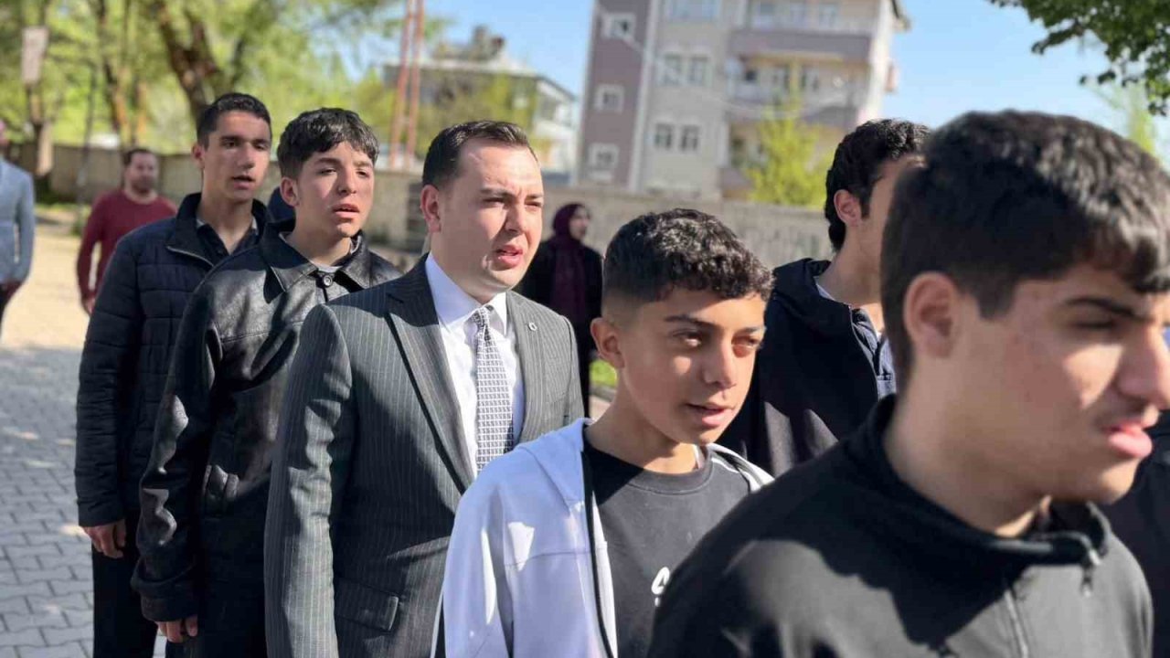 Kaymakam Güney, haftaya öğrencilerle başladı