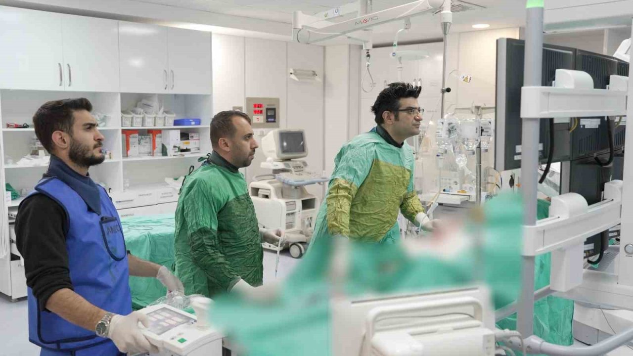MEAH’ta bir günde 3 kalp deliği başarıyla kapatıldı