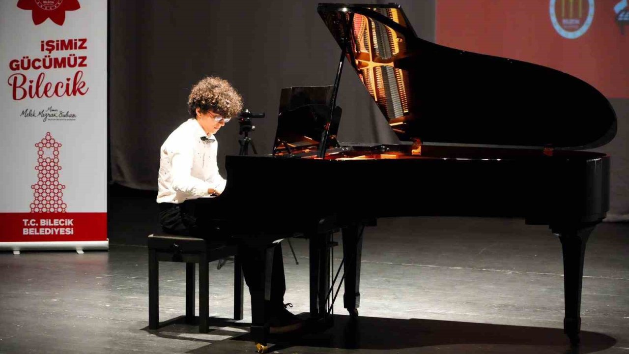 2. Uluslararası Ayva Çiçeği Piyano Festivali’nde 6 ülkeden gelen genç piyanistler hünerlerini sergiledi