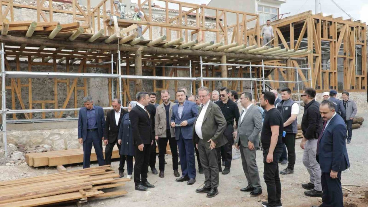 Kütahya Valisi Işın, Emet Hanı ve hayvan barınağında incelemelerde bulundu