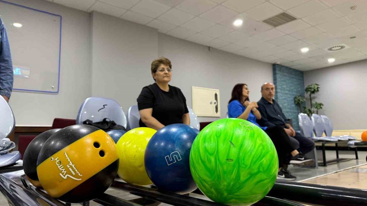 Çorum’da anneler bowling etkinliğinde buluşturdu