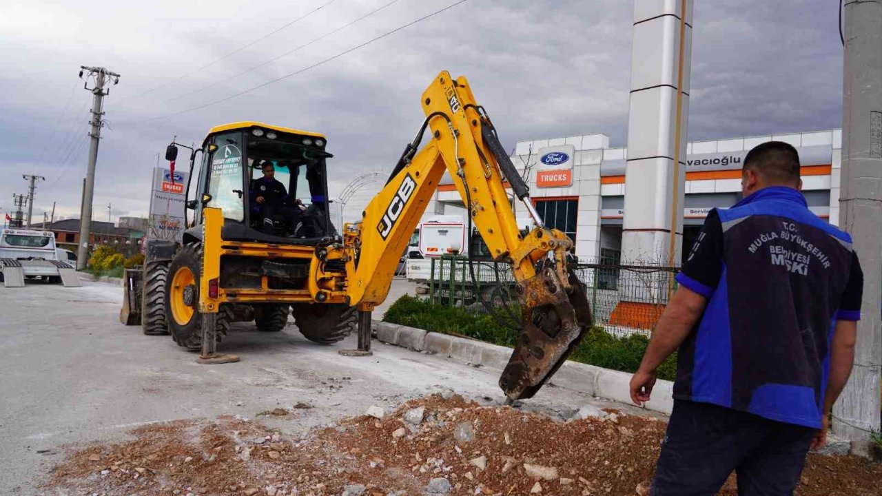 Menteşe’de içme suyu şebeke hatları yenileniyor