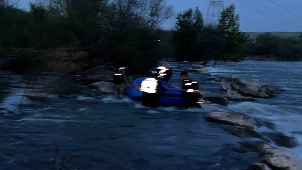 Dicle Nehri’nde mahsur kalan genç kurtarıldı