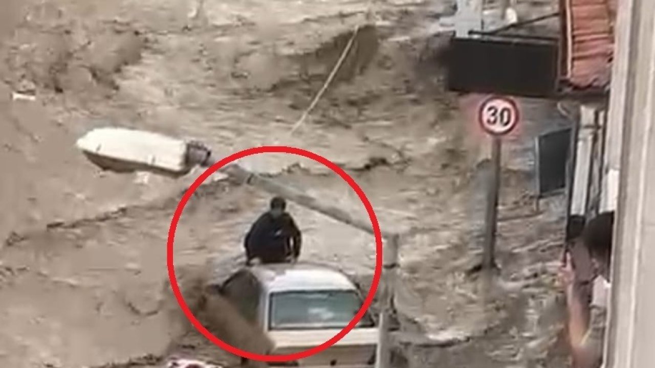 Selde can pazarı: Sel sularına kapılan aracın üzerinde hayata tutundu