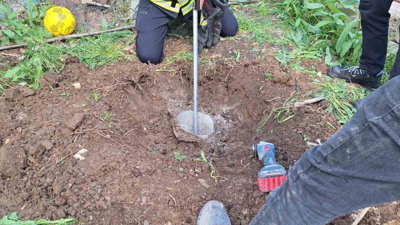 Su kuyusuna düşen kirpi kurtarıldı