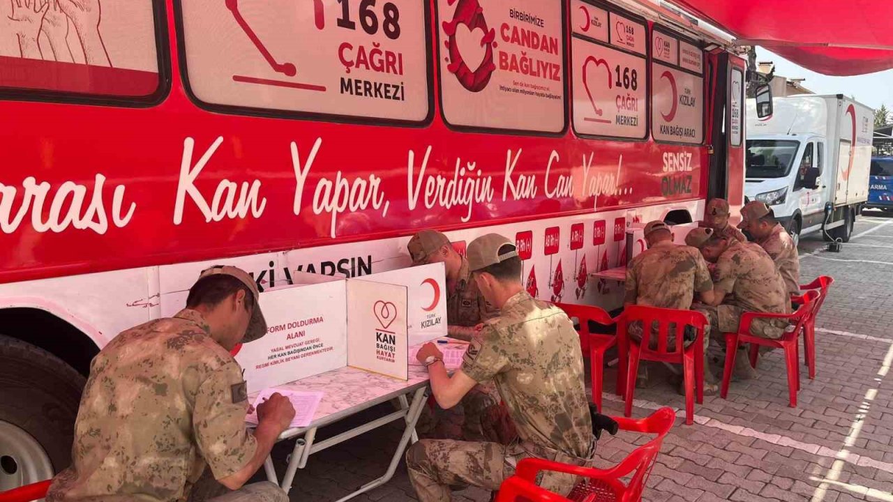 Jandarmadan Kızılay’a kan bağışı