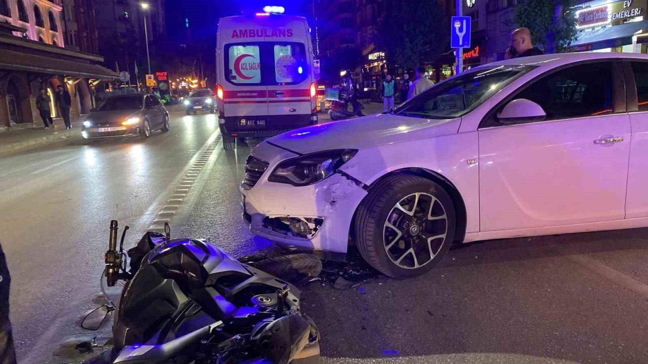Otomobil ile motosiklet çarpıştı: 1 yaralı