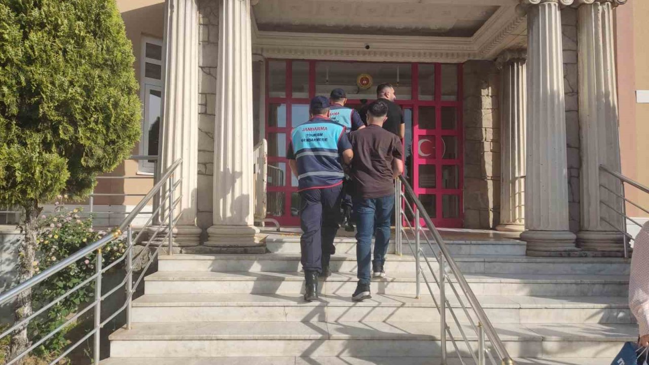 Didim’de 22 düzensiz göçmen yakalandı