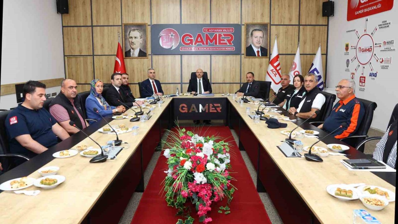 Vali Küçük, 112 Acil Çağrı Merkezi’nde incelemelerde bulundu