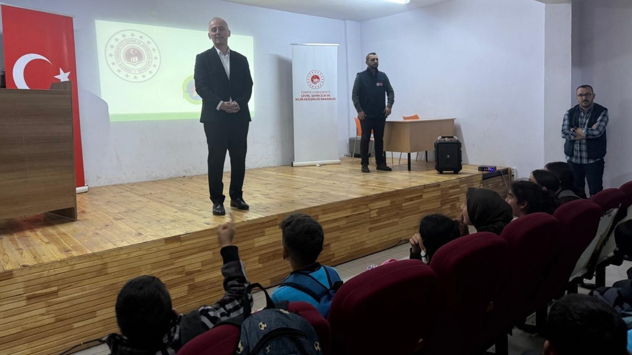 Demirözü’nde öğrenciler sıfır atık konusunda bilgilendirildi