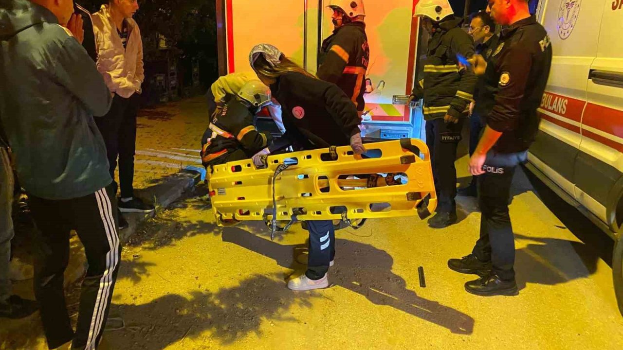Kontrolden çıkan motosiklet, park halindeki kamyonun altına girdi: 1 ölü