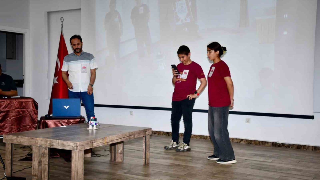 Silifke’de ’Ortaokullar Arası Otto Robot Dans Şenliği’ düzenlendi