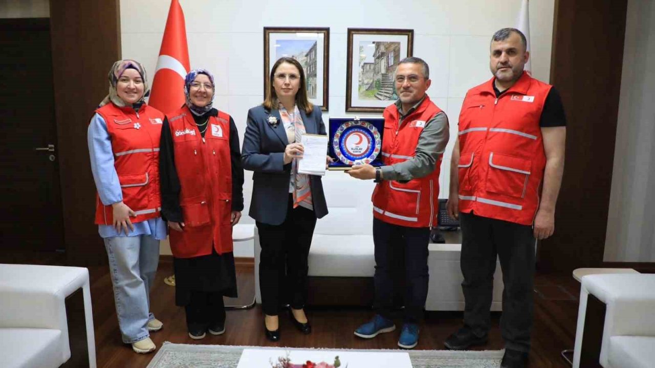 Vali Arslan, kurban bağışını Kızılay’a yaptı