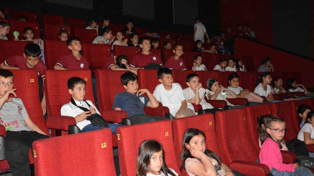 Başkan Kumral, Babadağlı çocukları sinemayla buluşturdu