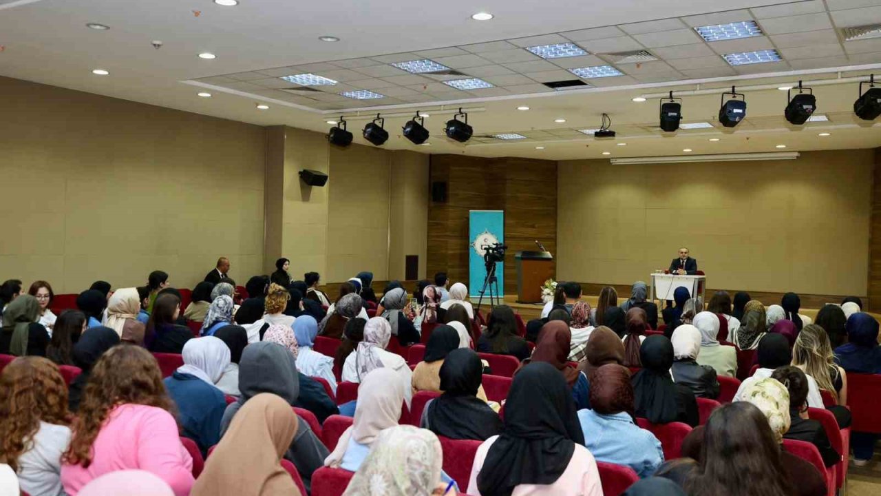 Rektör Prof. Dr. Altun, öğrencilerle bir araya geldi