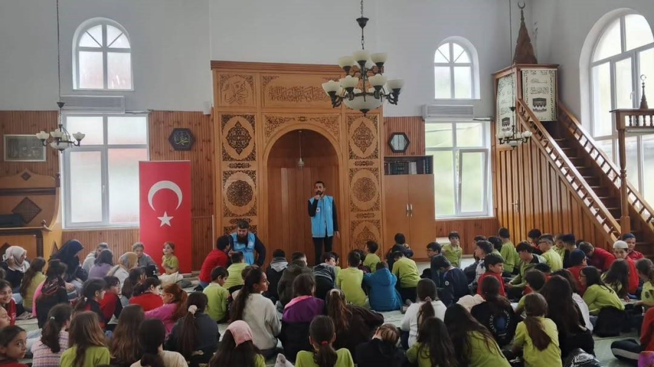 Sinop’ta camiler çocuklarla şenlendi