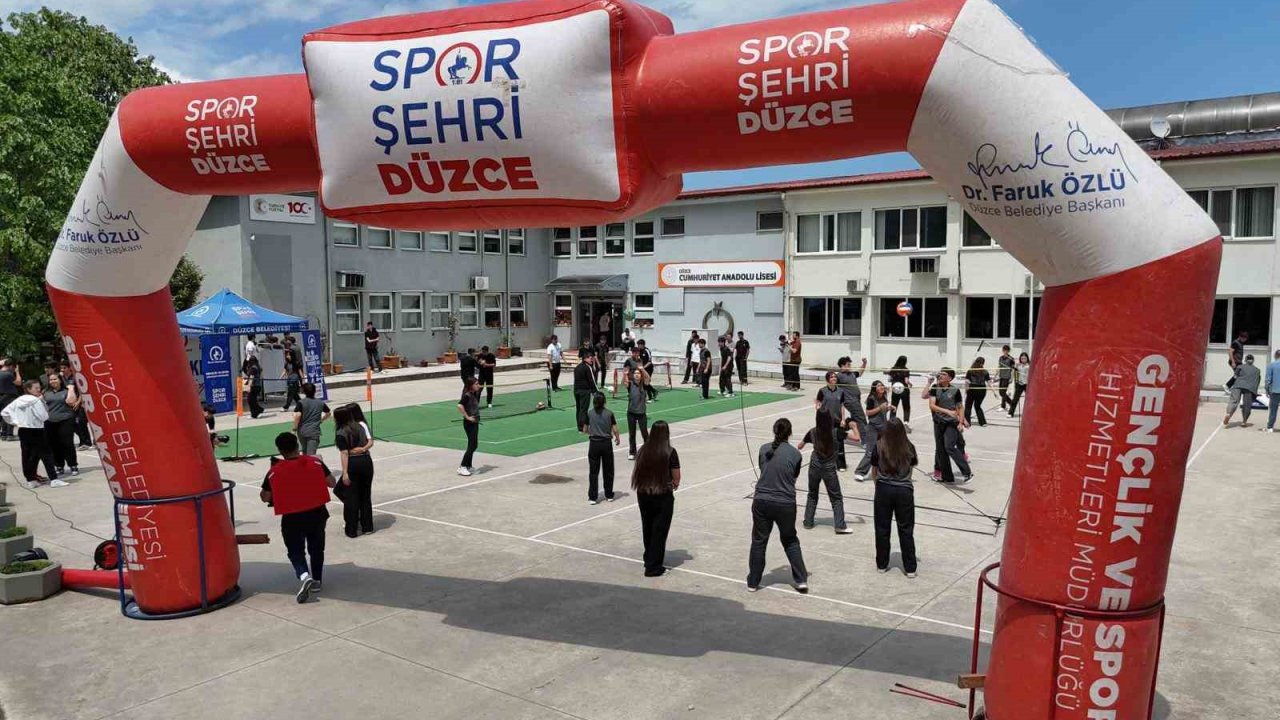 Düzce Belediyesi gençleri sporla buluşturmaya devam ediyor
