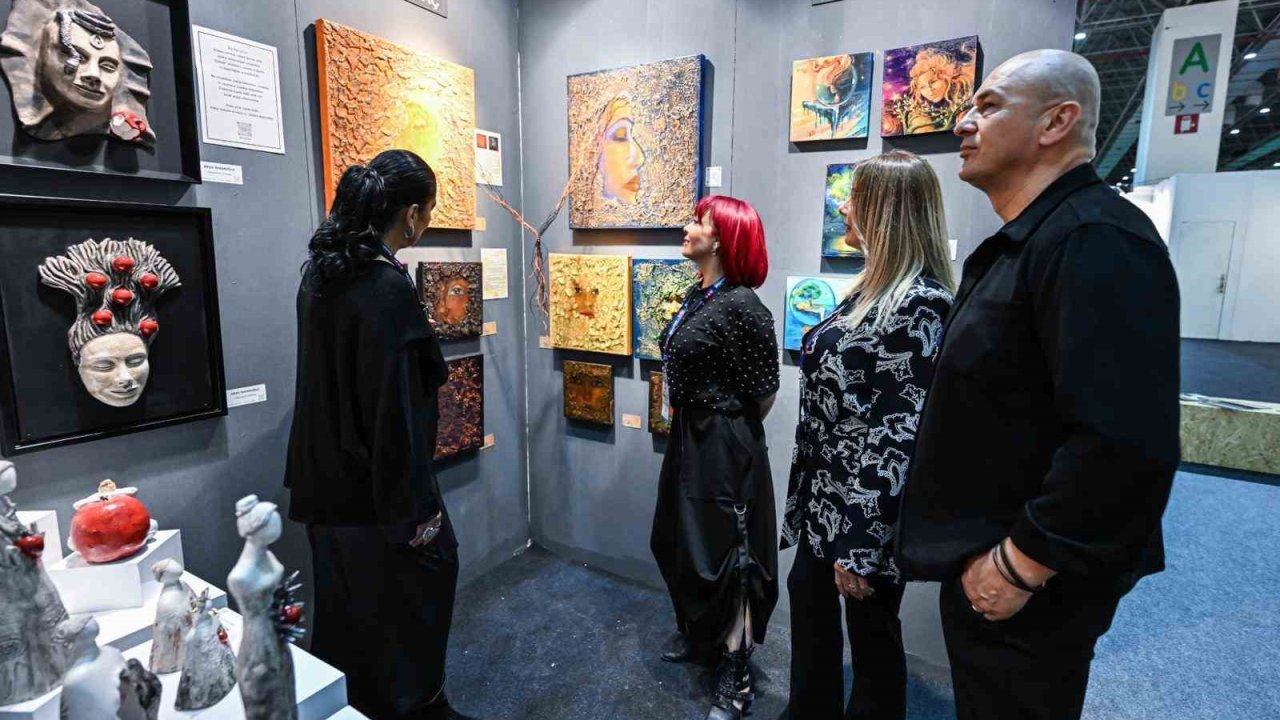 İzmir’de sanat buluşması başladı: 120 galeri, bin 600 sanatçı aynı çatı altında