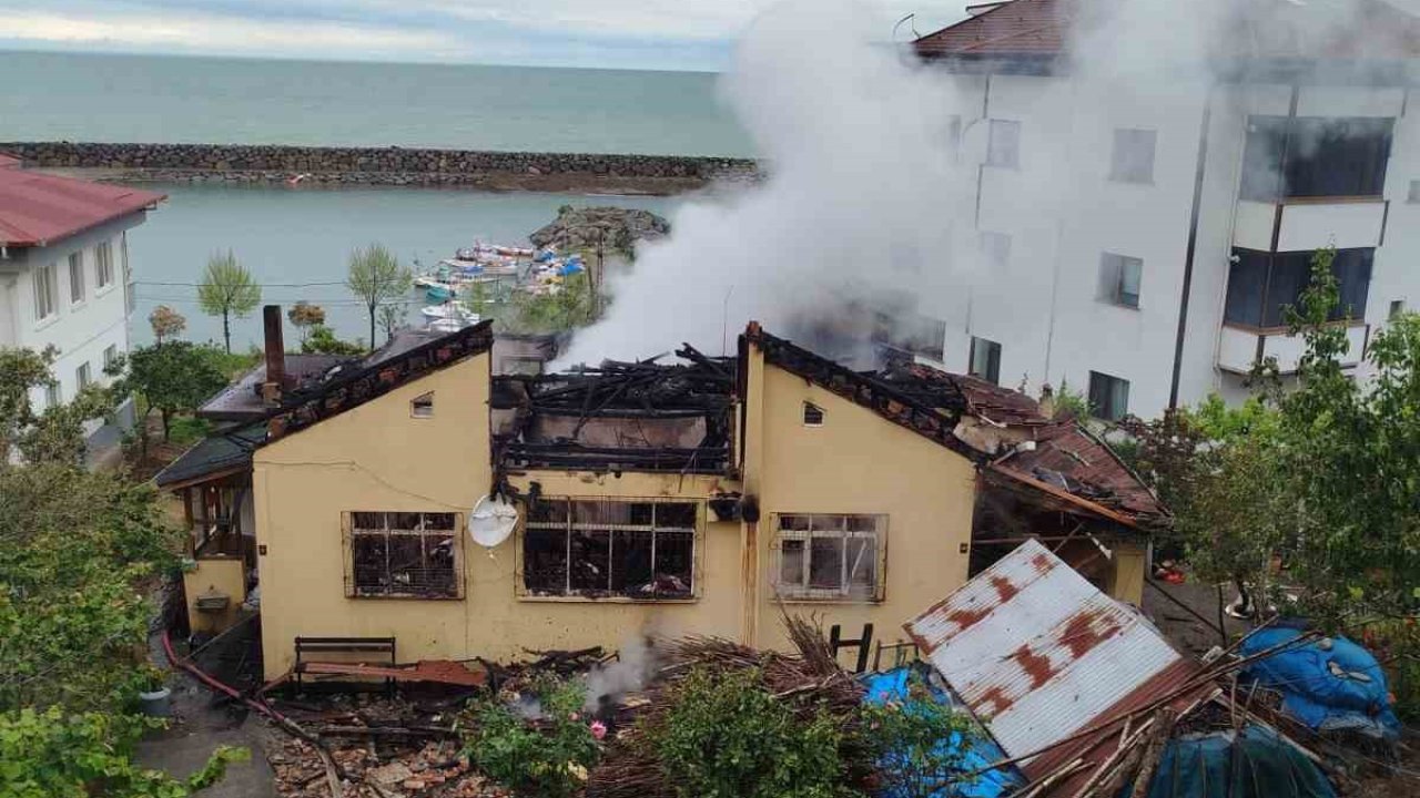 Trabzon’un Araklı ilçesinde yangında 2,5 ton fındık kül oldu