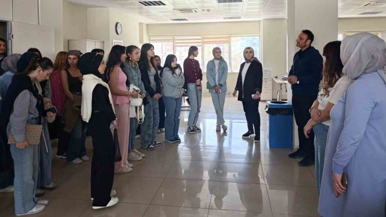 DPÜ Domaniç MYO öğrencilerinden SGK’ya Sosyal Güvenlik Haftası ziyareti