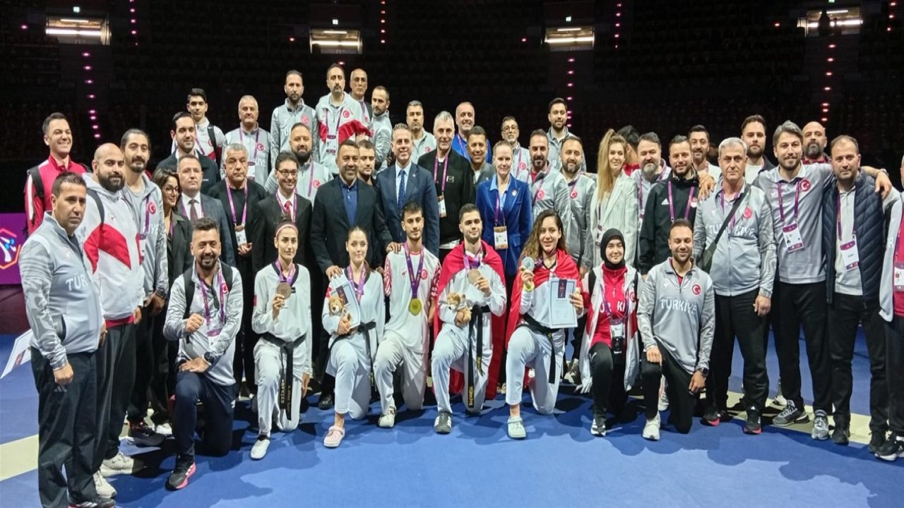 Bakan Bak’tan milli taekwondocular için tebrik