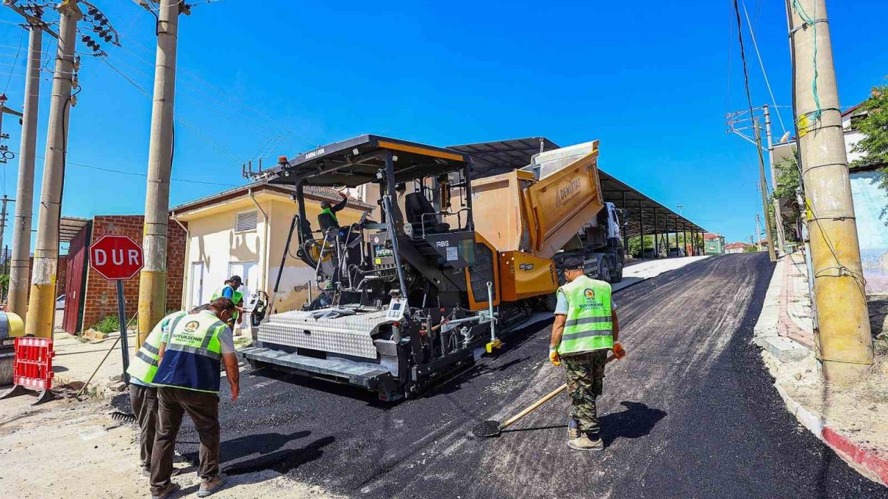 Denizli Büyükşehir Akkent Mahallesi’nde sıcak asfalt çalışmalarına başladı