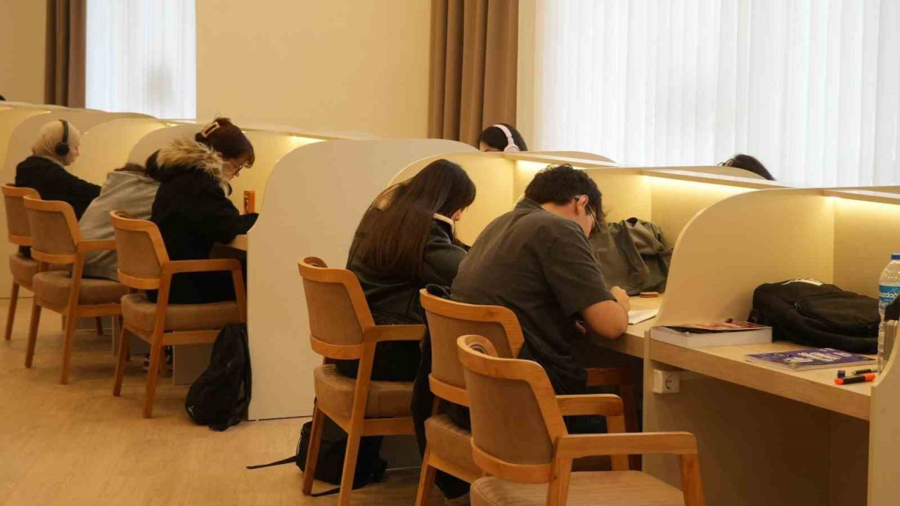 110 öğrenci aynı anda ders çalışıyor