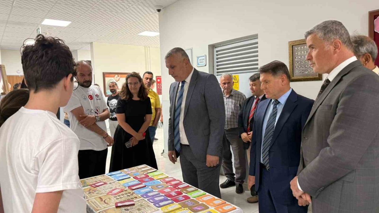 Burhaniye’de TÜBİTAK 4006-A Bilim Fuarı düzenlendi