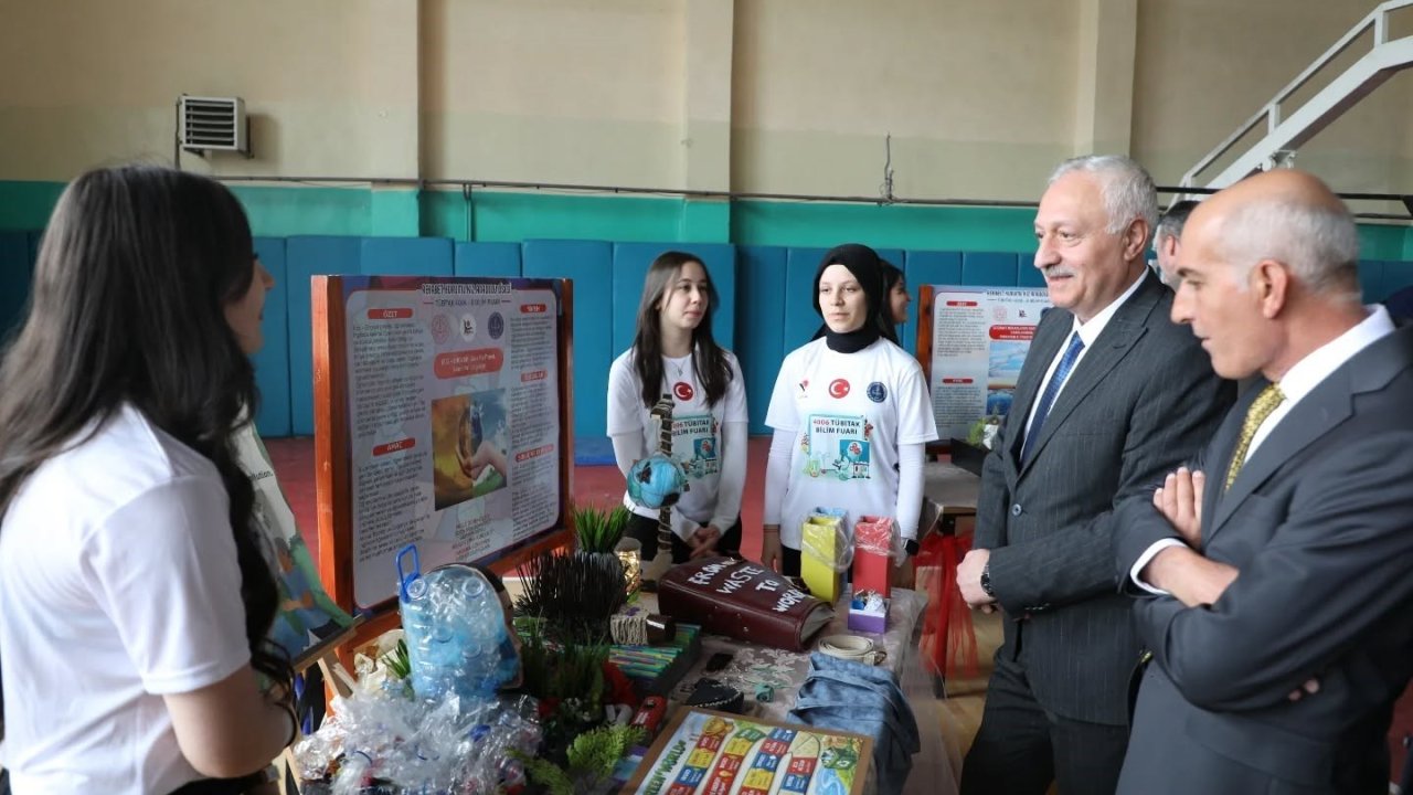 Bayburt’ta öğrencilerin bilim projeleri sergilenmeye devam ediyor