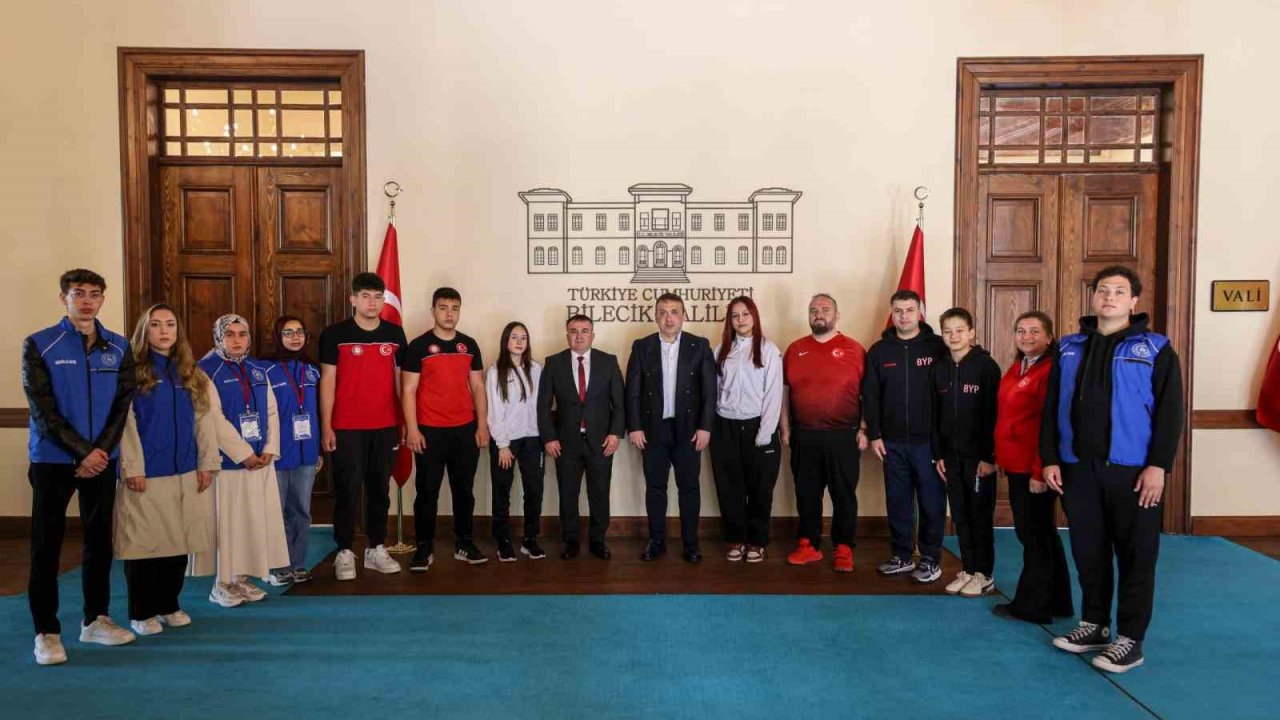 Gençlik Haftası’nda başarılı sporcular Vali Sözer’le buluştu