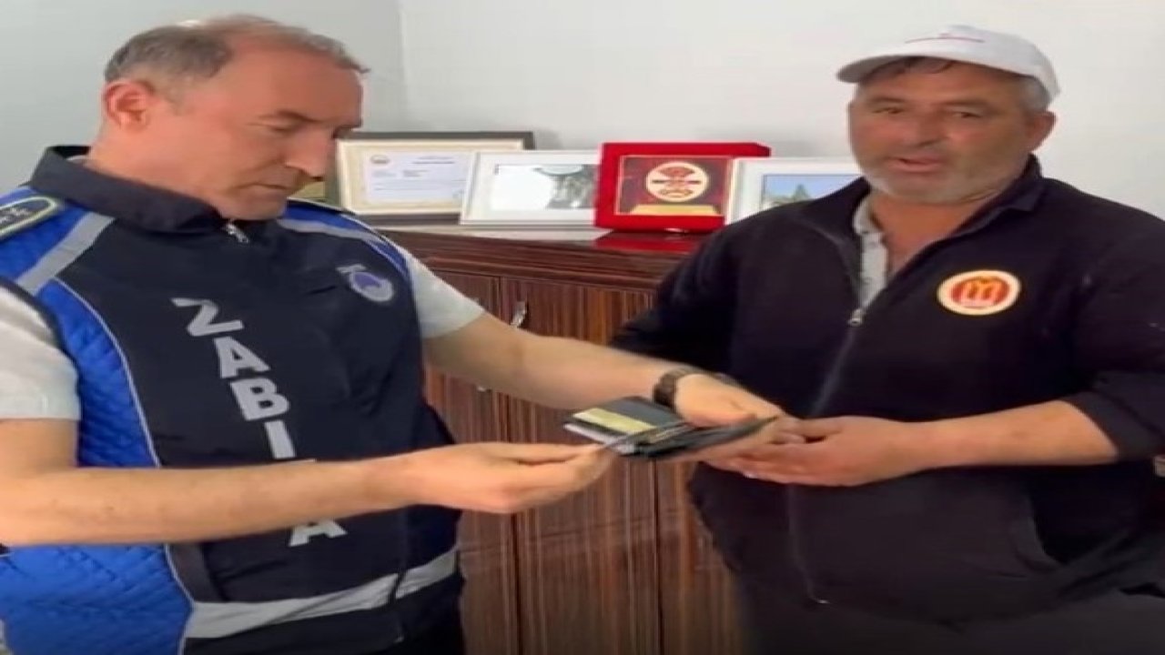 Bilecik’te temizlik görevlisi bulduğu cüzdanı zabıtaya teslim etti