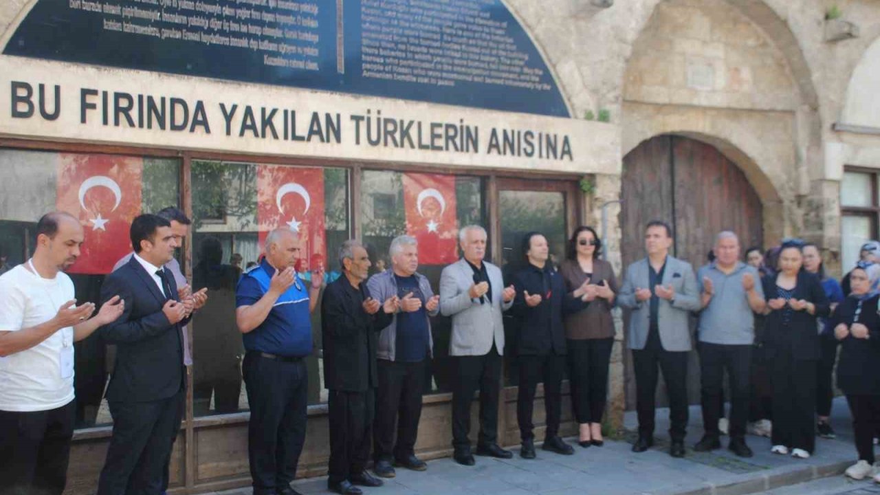 Kozan’da Gençlik Haftası kapsamında gençler şehitlikte dua etti