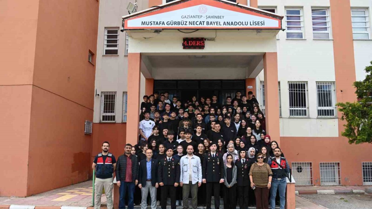 Gaziantep’te öğrencilere jandarma mesleği tanıtıldı