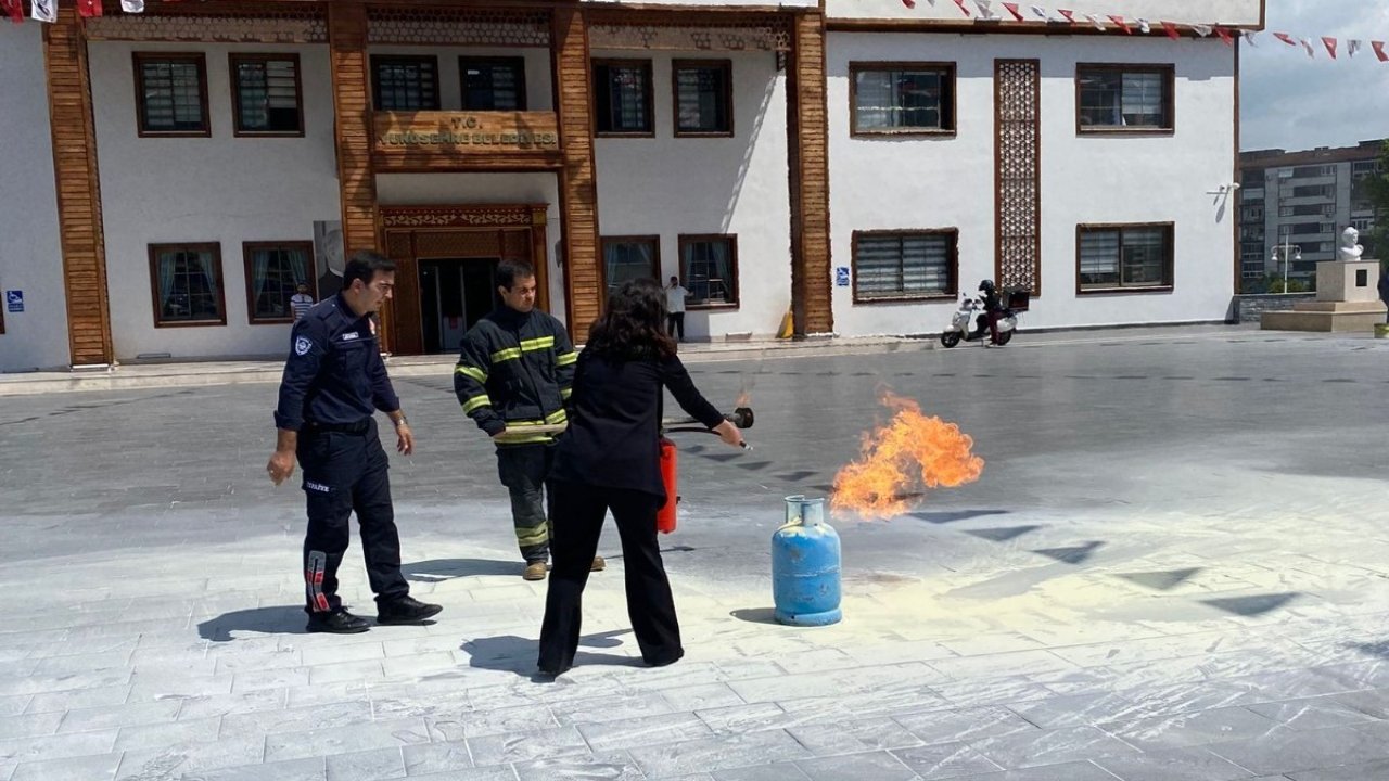 Yunusemre Belediyesi’nde gerçeğini aratmayan yangın tatbikatı
