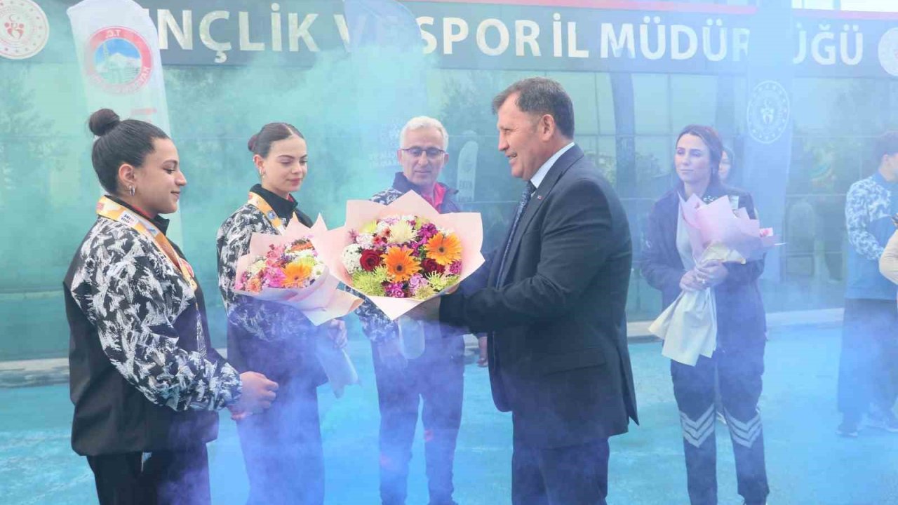 Avrupa Şampiyonu ve ikincisine coşkulu karşılama