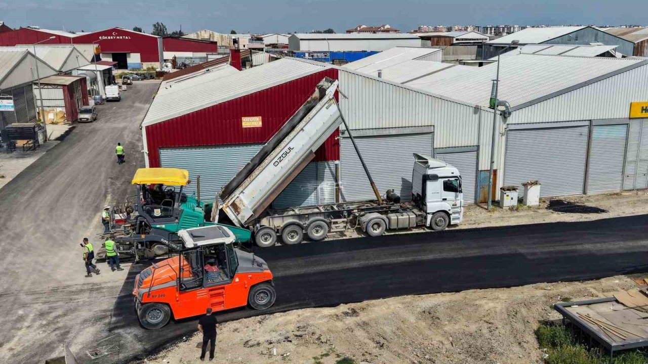 Tarsus’ta asfalt ve park yenileme çalışmaları sürüyor