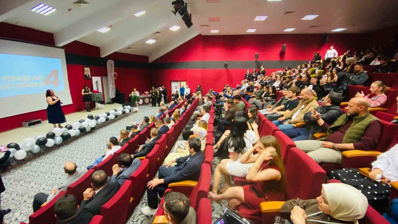 İletişim öğrencileri sektör temsilcileriyle buluştu