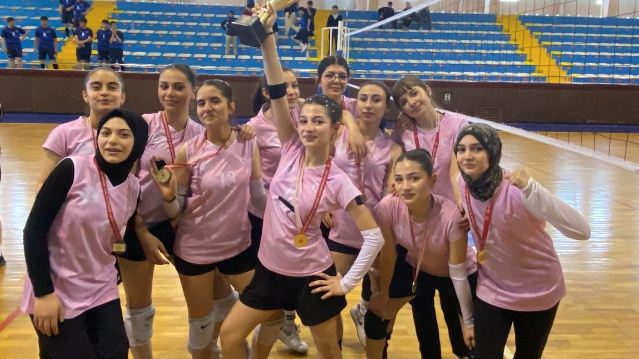 Tevfik İleri Anadolu Lisesi şampiyon oldu
