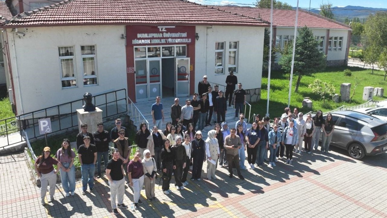 Hisarcık’ta ’Ölçme Aletlerinin Kullanımı ve Drone ile Harita Uygulaması’ konulu konferans verildi
